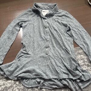 Abercrombie & Fitch Heather Gray Button-Up Shirt